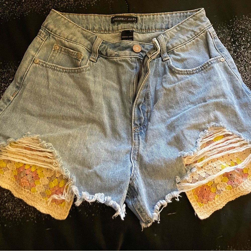 Jean short with beautiful crochet